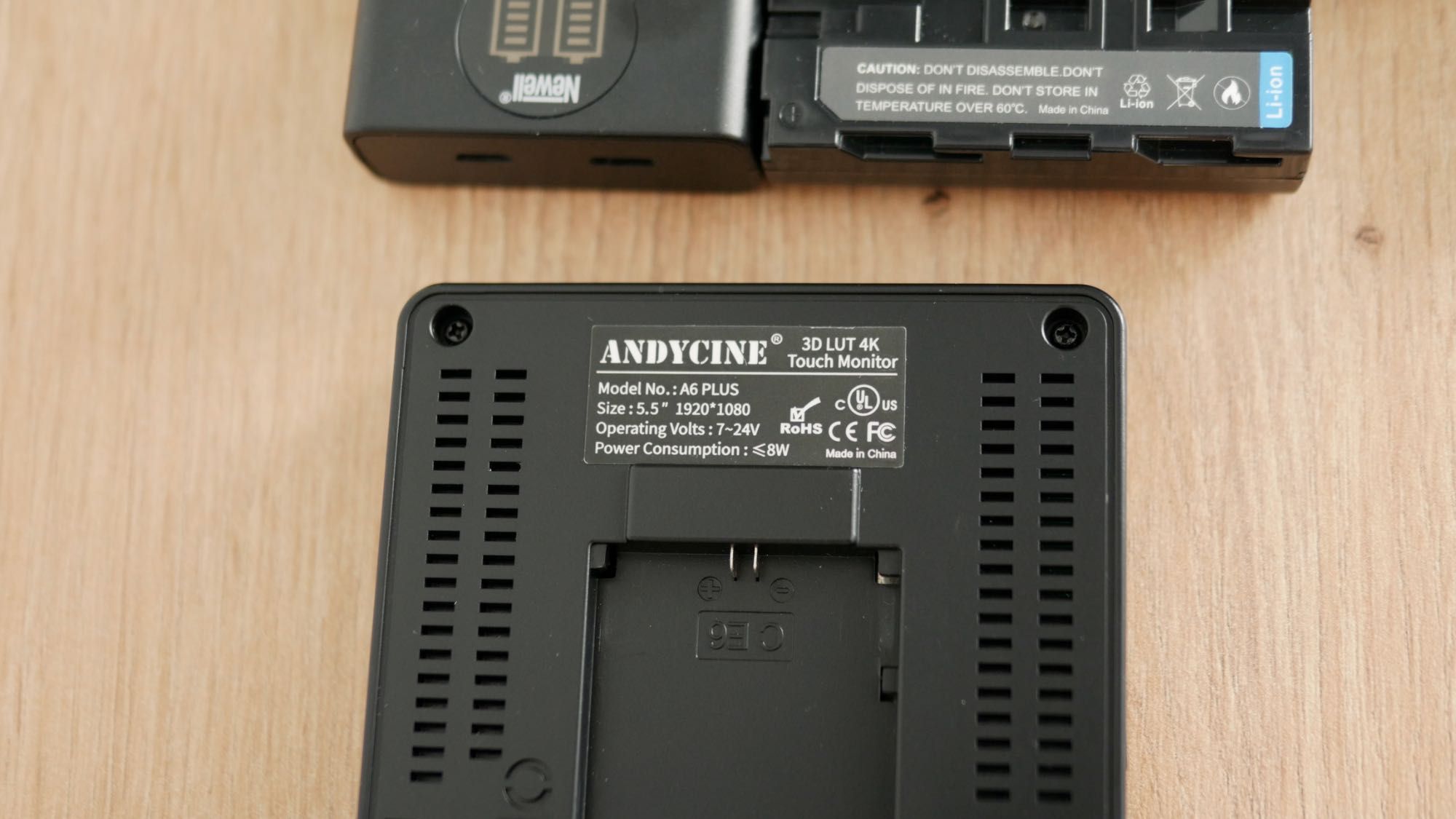 Monitor podglądowy Andycine A6 PLUS v2 4K + dodatki