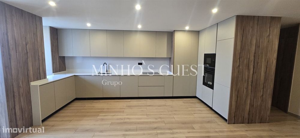 Apartamento T4 c/ 2 Suites, varanda e elevador - Centro Histórico de B