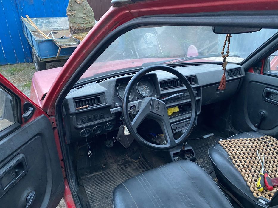 Автомобіль таврія (заз-1140) з фіатовським двигуном.
