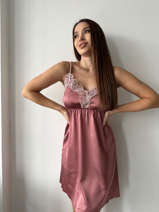 Пеньюар шелковый с кружевом