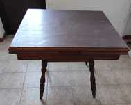 Mesa de madeira de abrir