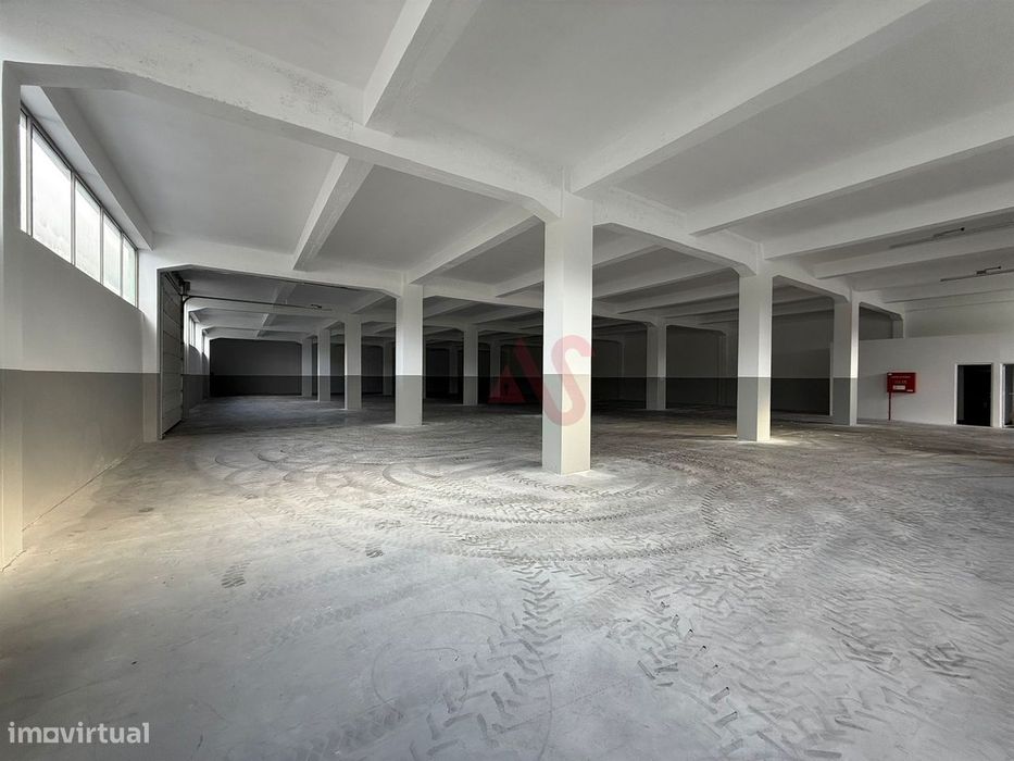 Pavilhão Industrial para arrendamento com 1.021 m2 Fermentões, Guimarã