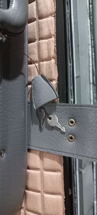 Шкіряний чемодан,  1990 року виготовлення,  з ключами, гарний стан