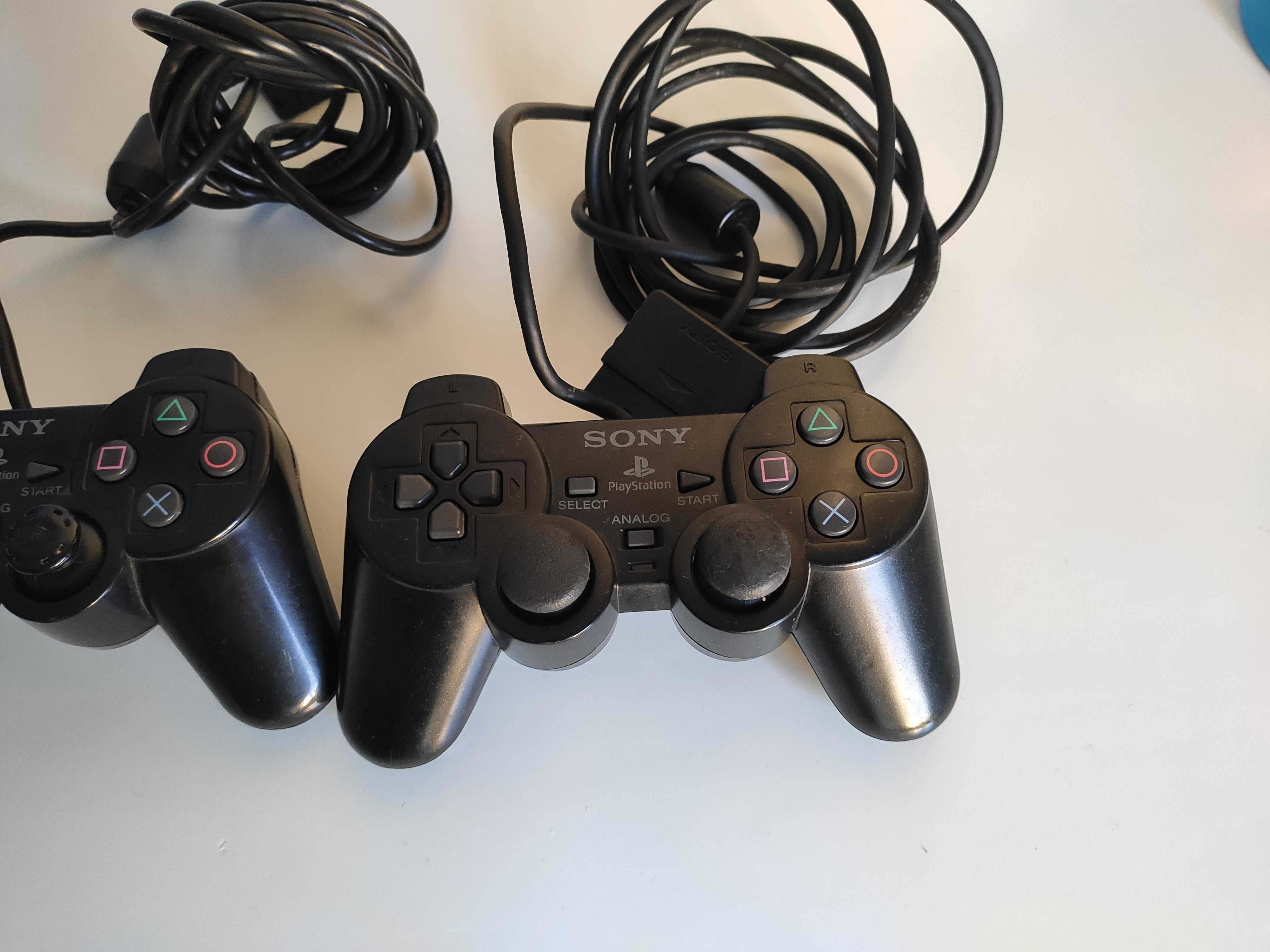 Dois comandos originais da Playstation 2
