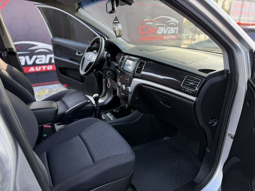 Продам SsangYong Korando 2.0i MT  2013