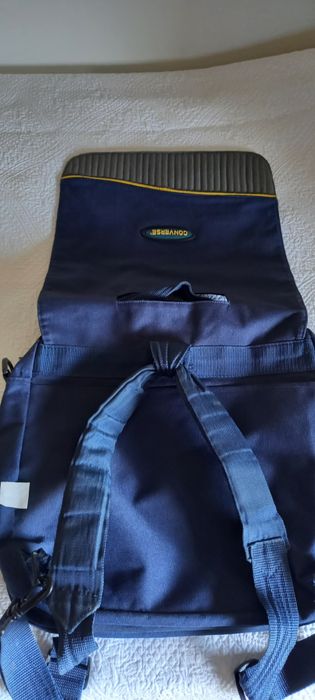 Mochila azul, usada, em bom estado