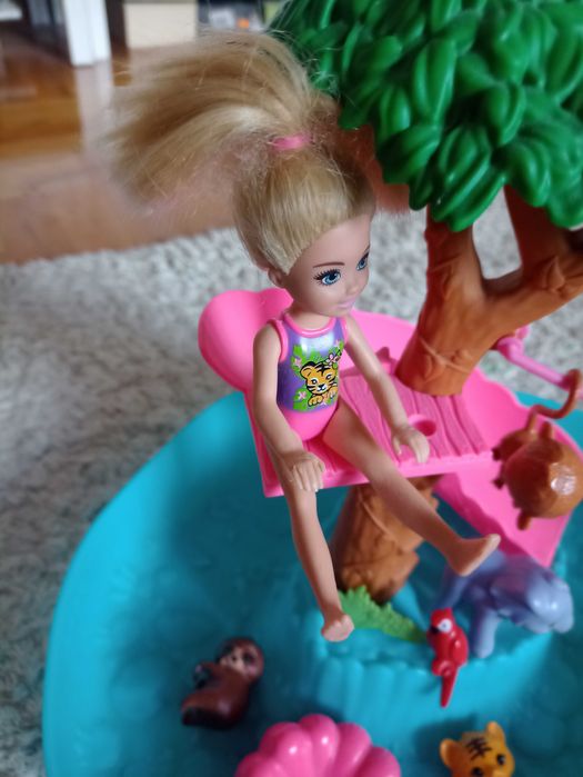 Barbie Chelsea Wakacyjna przygoda w basenie GTM85