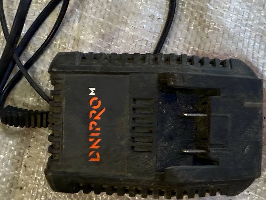 аккумуляторный перфоратор Dnipro-M DHR-200.