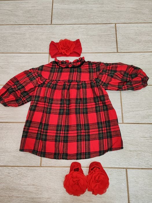 Новорічне плаття для дівчинки з пов'язкою та носочками