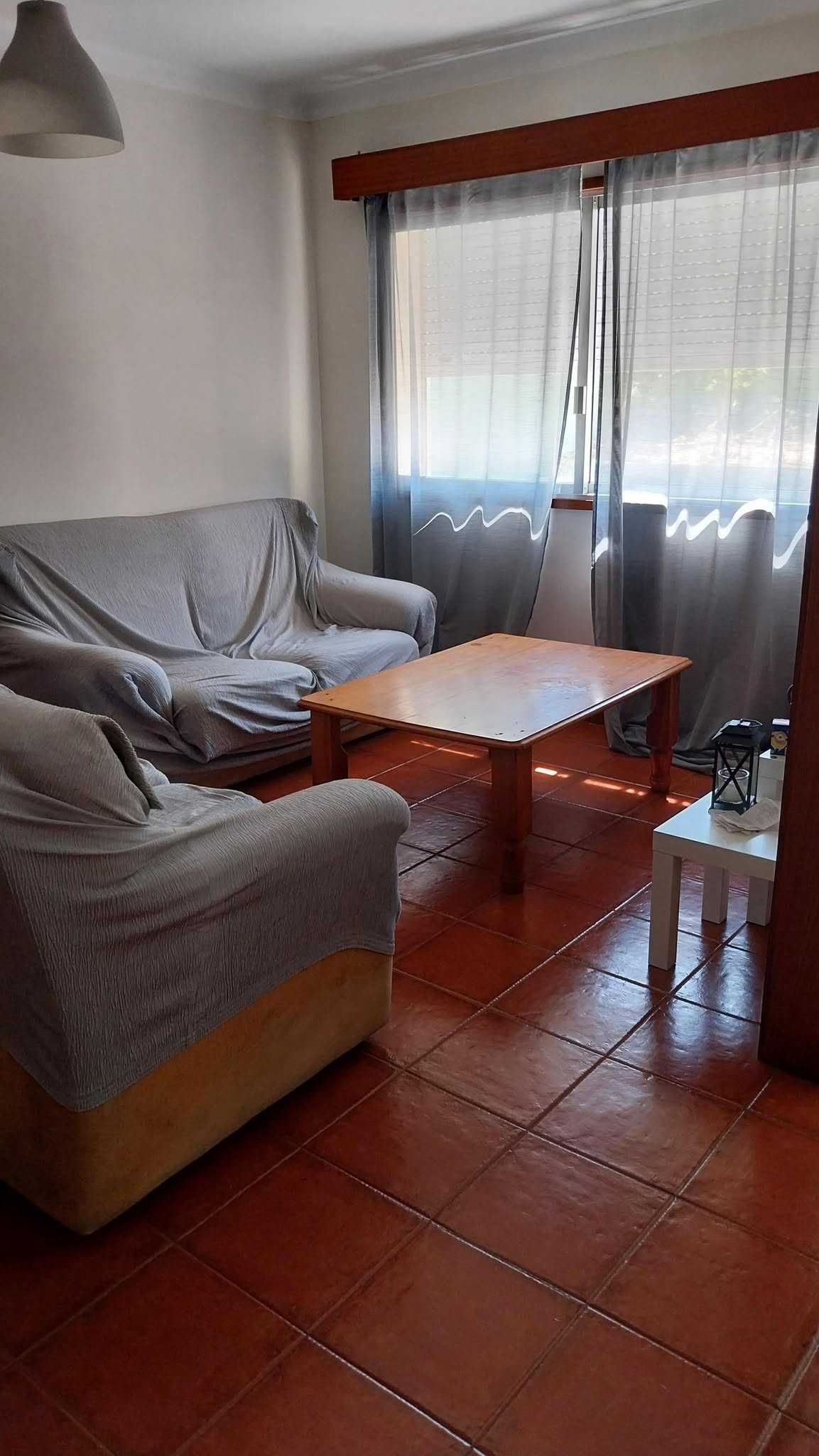 Arrenda-se quarto