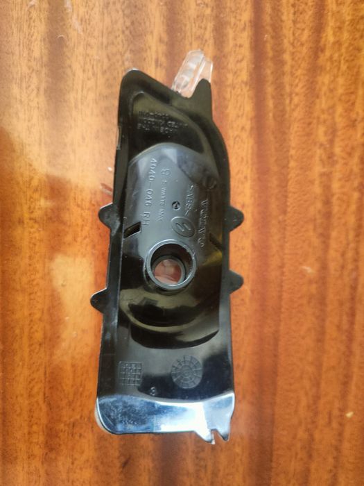 Повторювач поворотника у дзеркало праве на Вольво V50(2010рік)