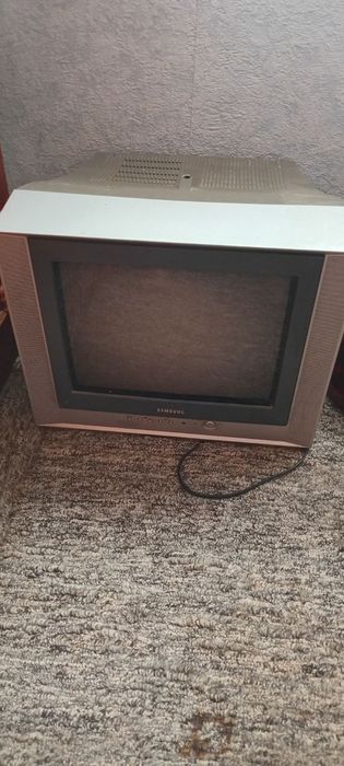 Телевізор  невеликий
