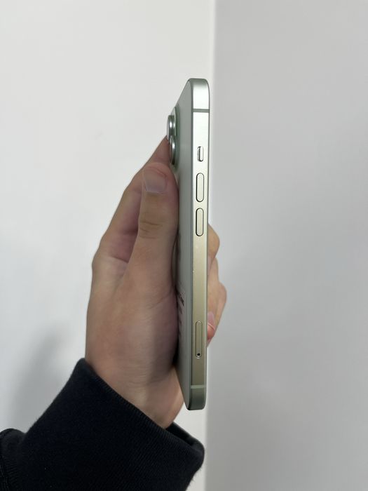 iPhone 15 128GB Green