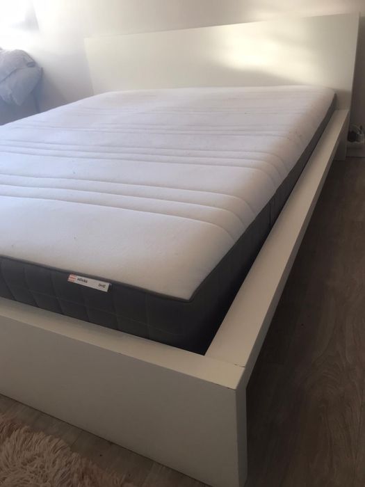 Cama de casal usada