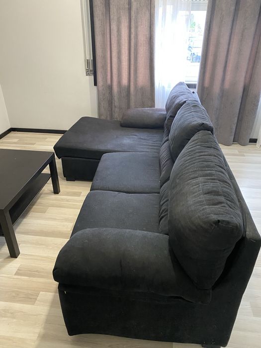 Sofá chaise long preto 3 lugares