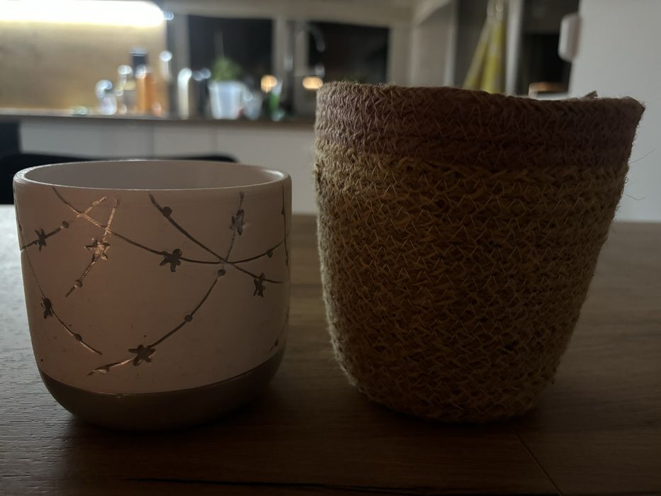 Doniczki 2 sztuki różne.