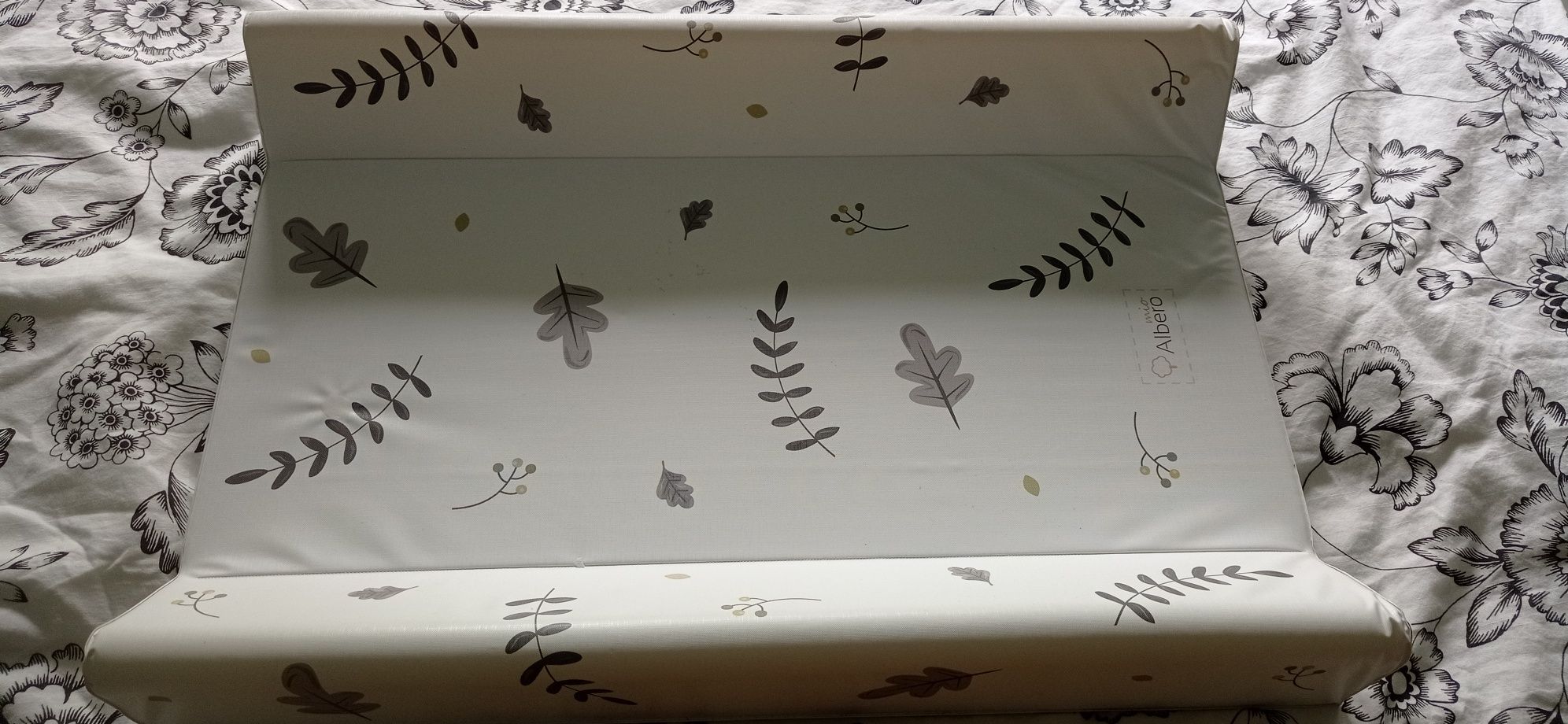 Łóżeczko Ikea plus przewijak