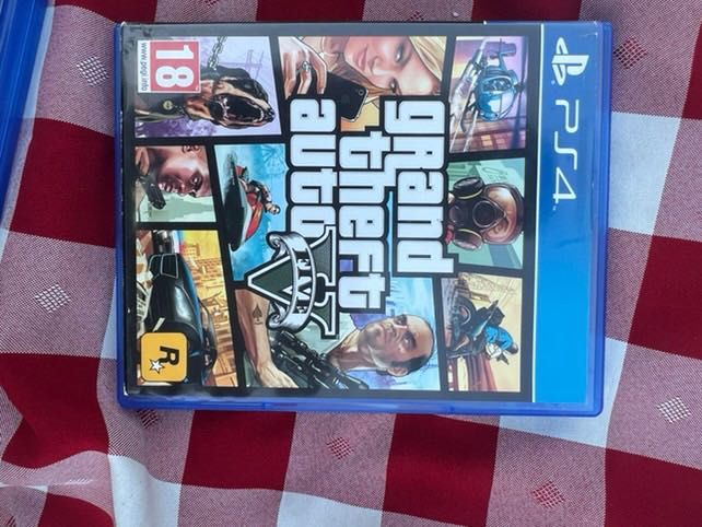 Ps4 500GB como nova + 3 jogos incríveis
