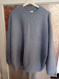 Błękitny sweter oversize