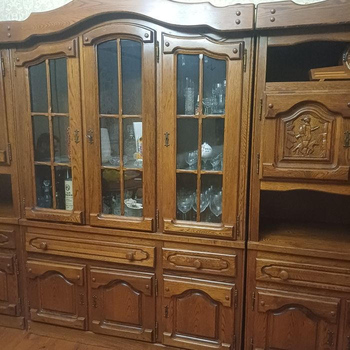 Sprzedam antyk szafę z drzewa