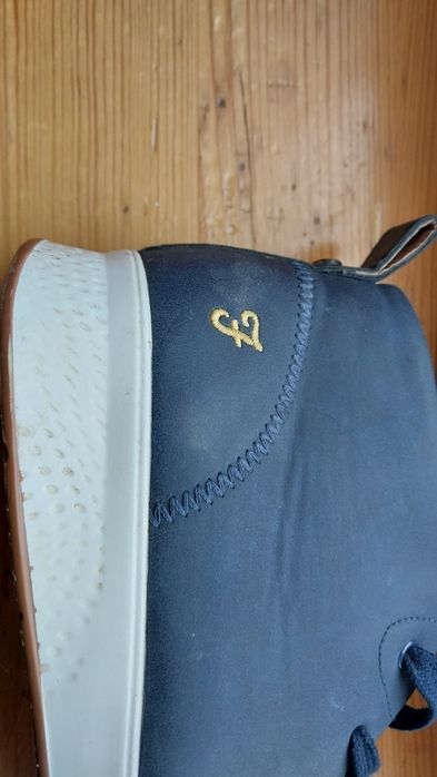 Продам мужские кожаные демисезонные полуботинки  - кроссовки .