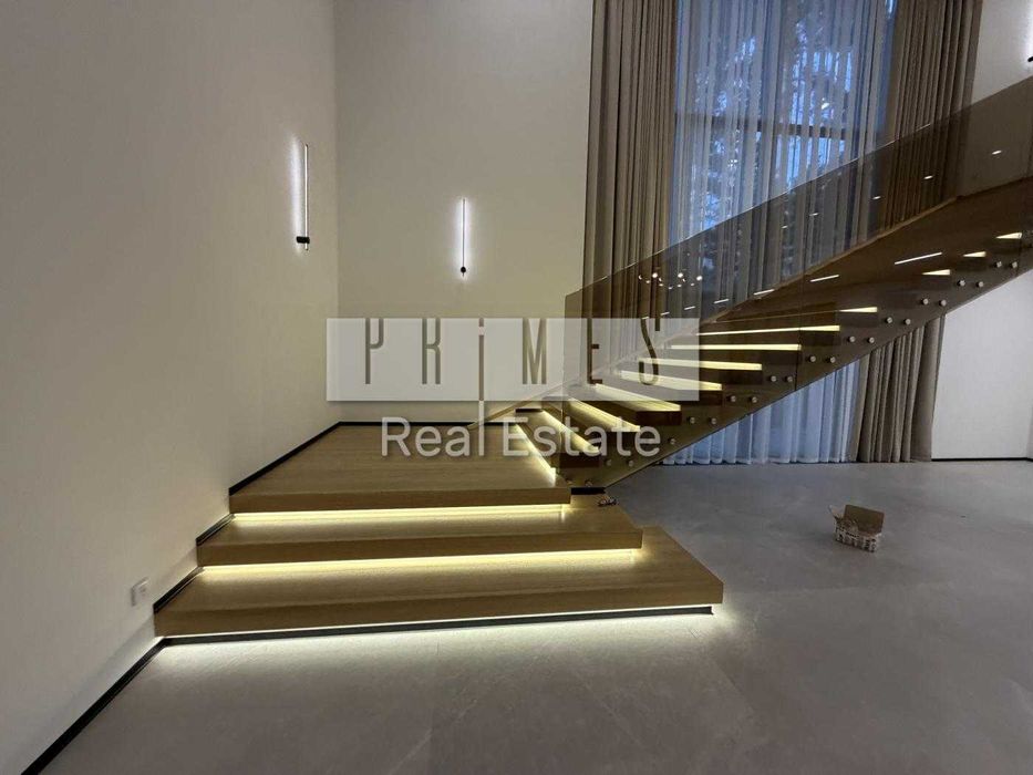 Продаж ксклюзивнийого маєтку  1200м2 КМ Riviera Village (Вишгород)