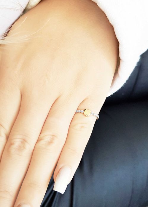 Złoty pierścionek koniczynka z obrączką wysadzaną cyrkoniami pr. 585