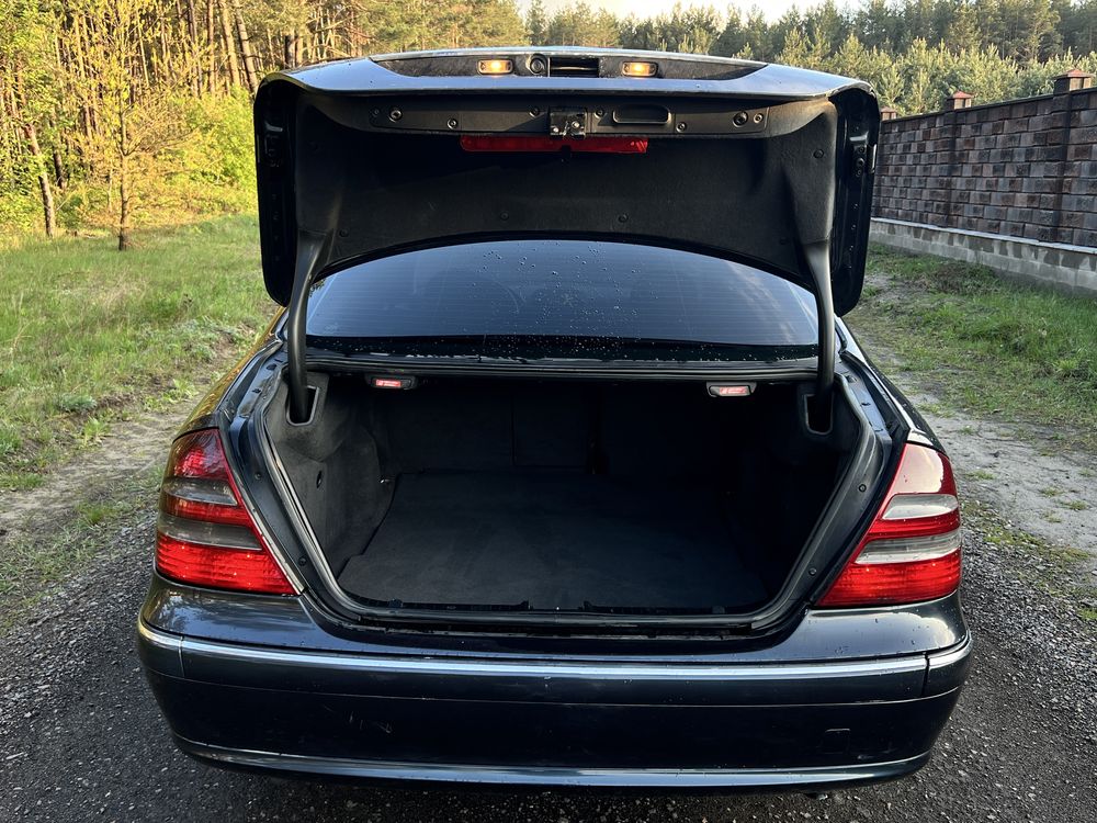 Mercedes-Benz E320