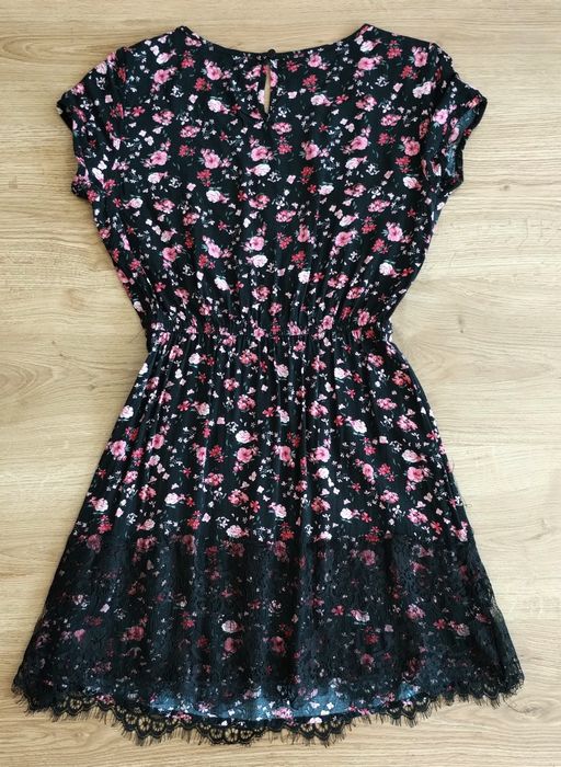 Letnia sukienka w kwiaty Cropp roz S