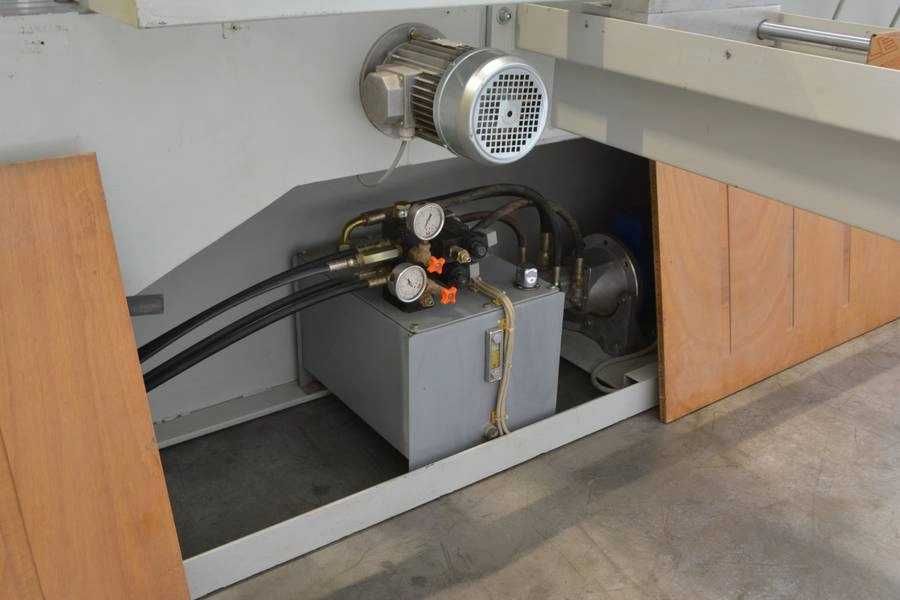 Gilotyna do forniru Vemac - hydrauliczna