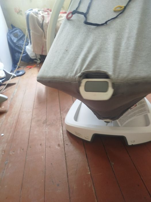 дитячий заколисувальний центр Graco Move with Me.