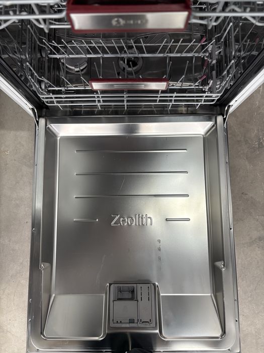 Посудомийна машина Neff з проекцією на підлогу — топова модель