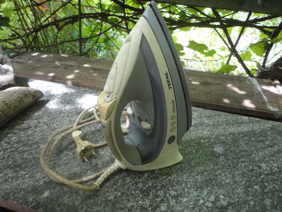 Праска Tefal Virtuose FV 9135, 2400 Bт