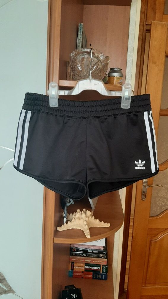 Шорти adidas , оригінал розм. М