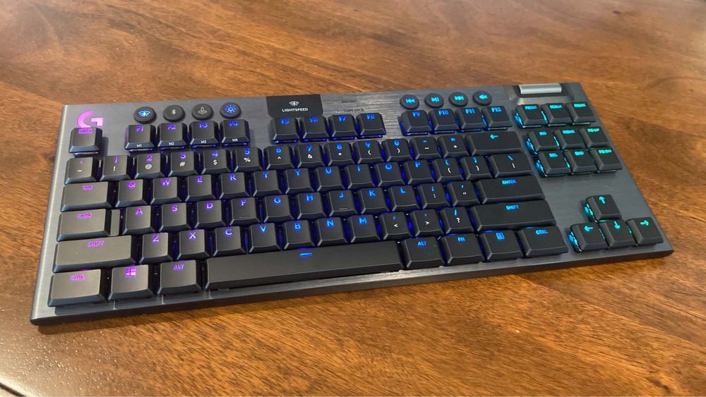 Teclado Mecânico Logitech G915 TKL RGB Wireless Bluetooth