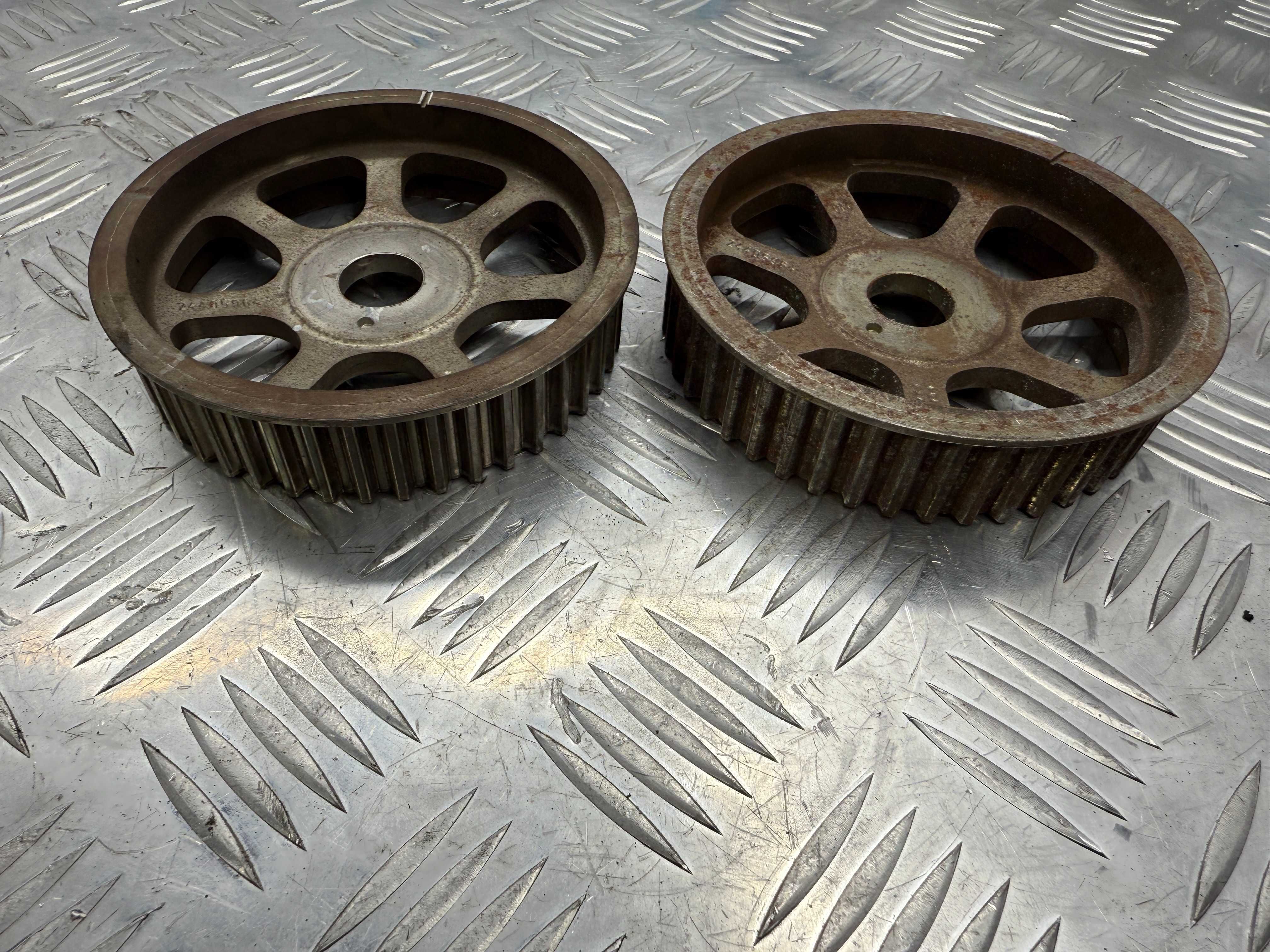 Шестерня распредвала впуск Opel Astra H 1.6 Z16XEP 24405964
