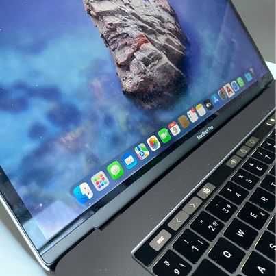 MacBook Pro 15” 2018 - 2.6GHz (i7) / 16GB / 512GB SSD