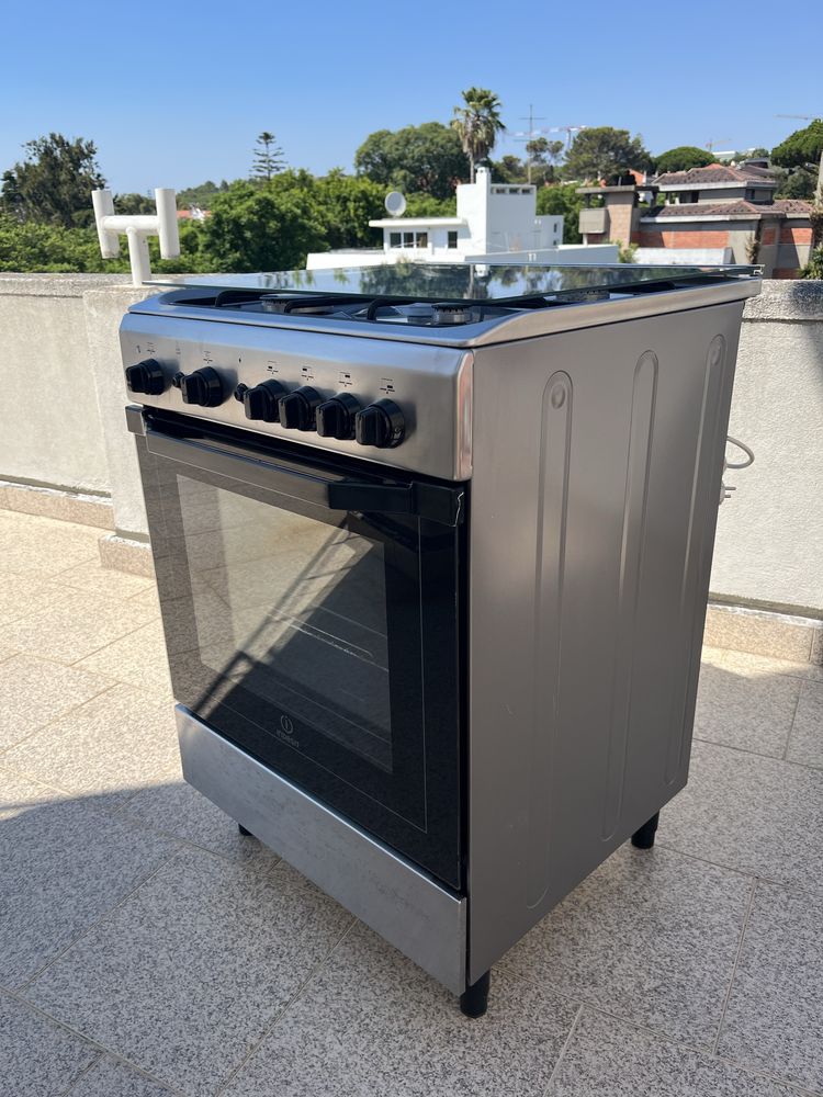 Fogão Indesit / Gás Butano (bom estado)