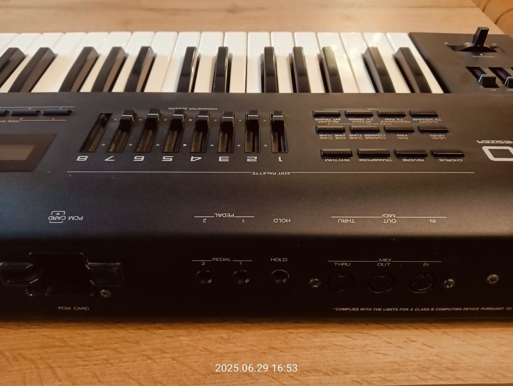 Organy Roland JV-80
