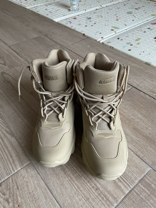 Bota militar nova