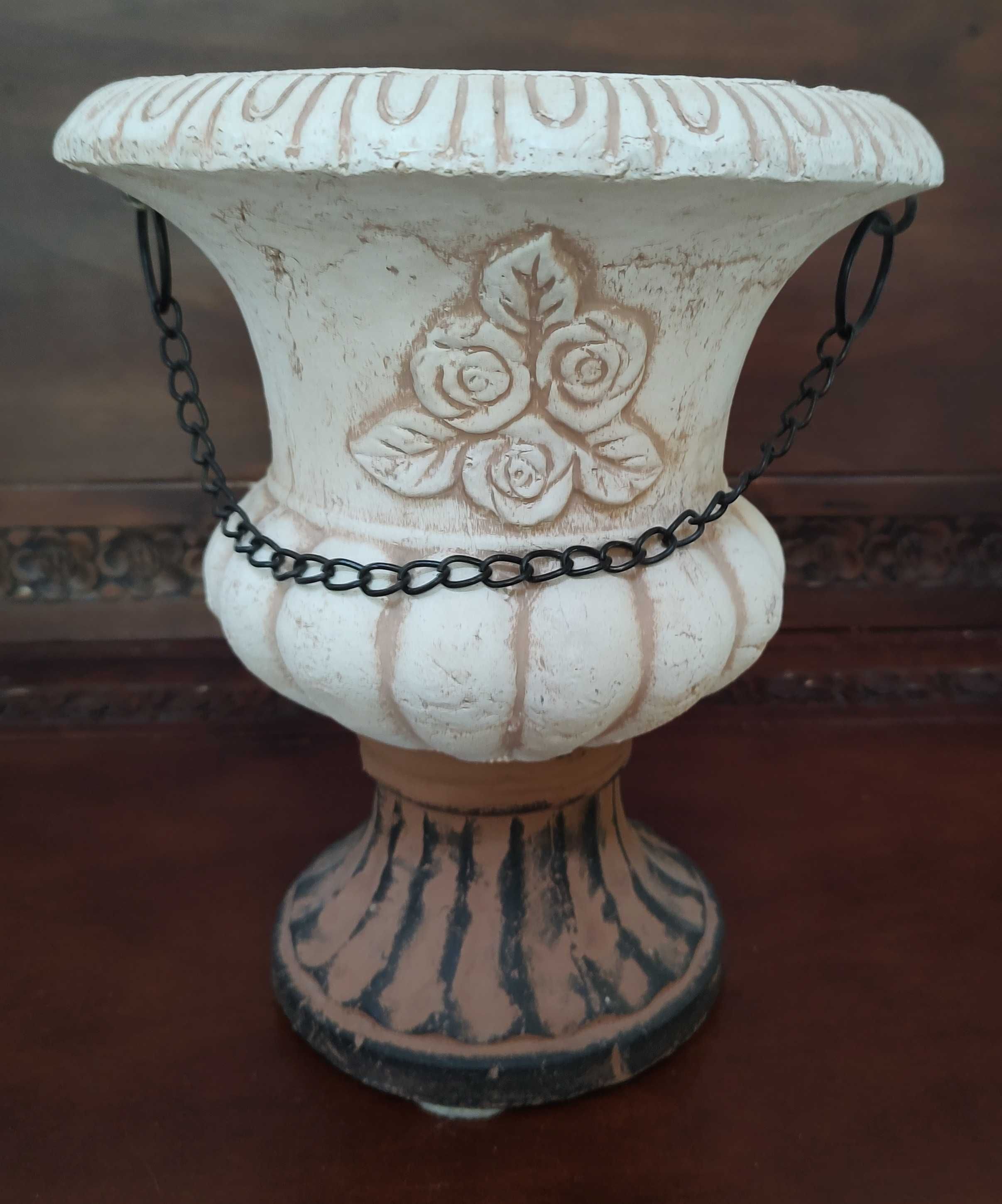Dekoracyjna donica i lampion z betonu architektonicznego