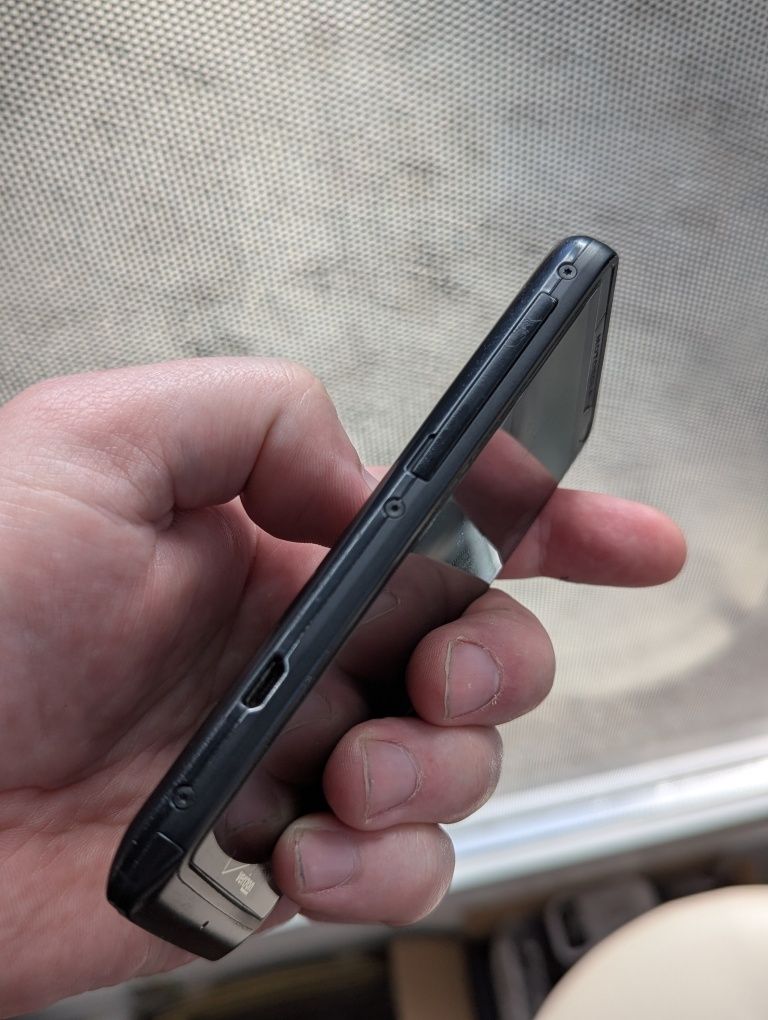 Продам Motorola Droid razr M XT907.
