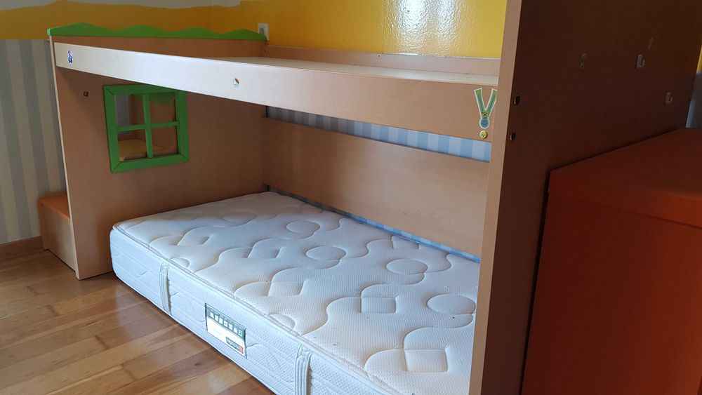 Cama quarto criança com secretária