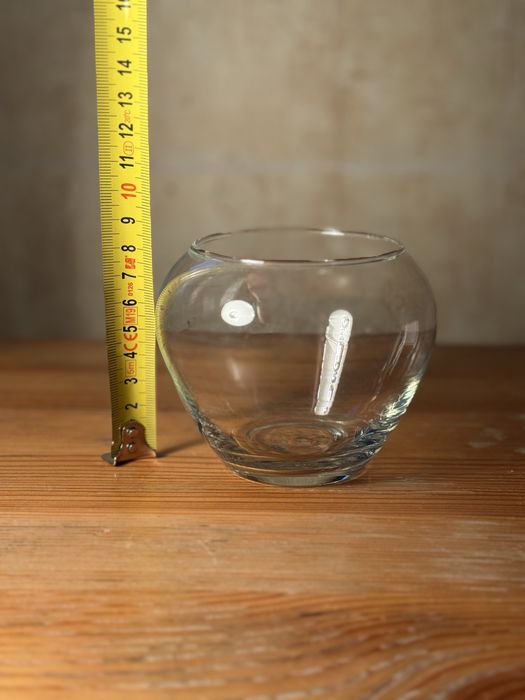 Szklana kula mini wazon 9 cm – używana