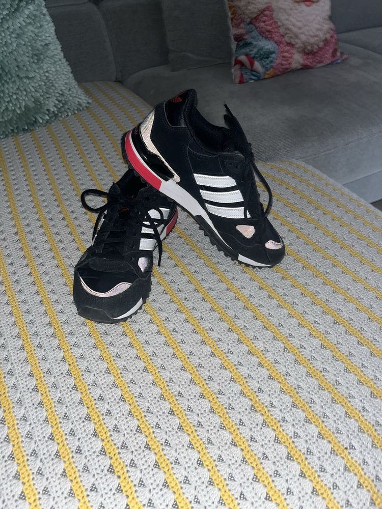 Estou a vender uns tenis em muito bom estado, com muito pouco uso