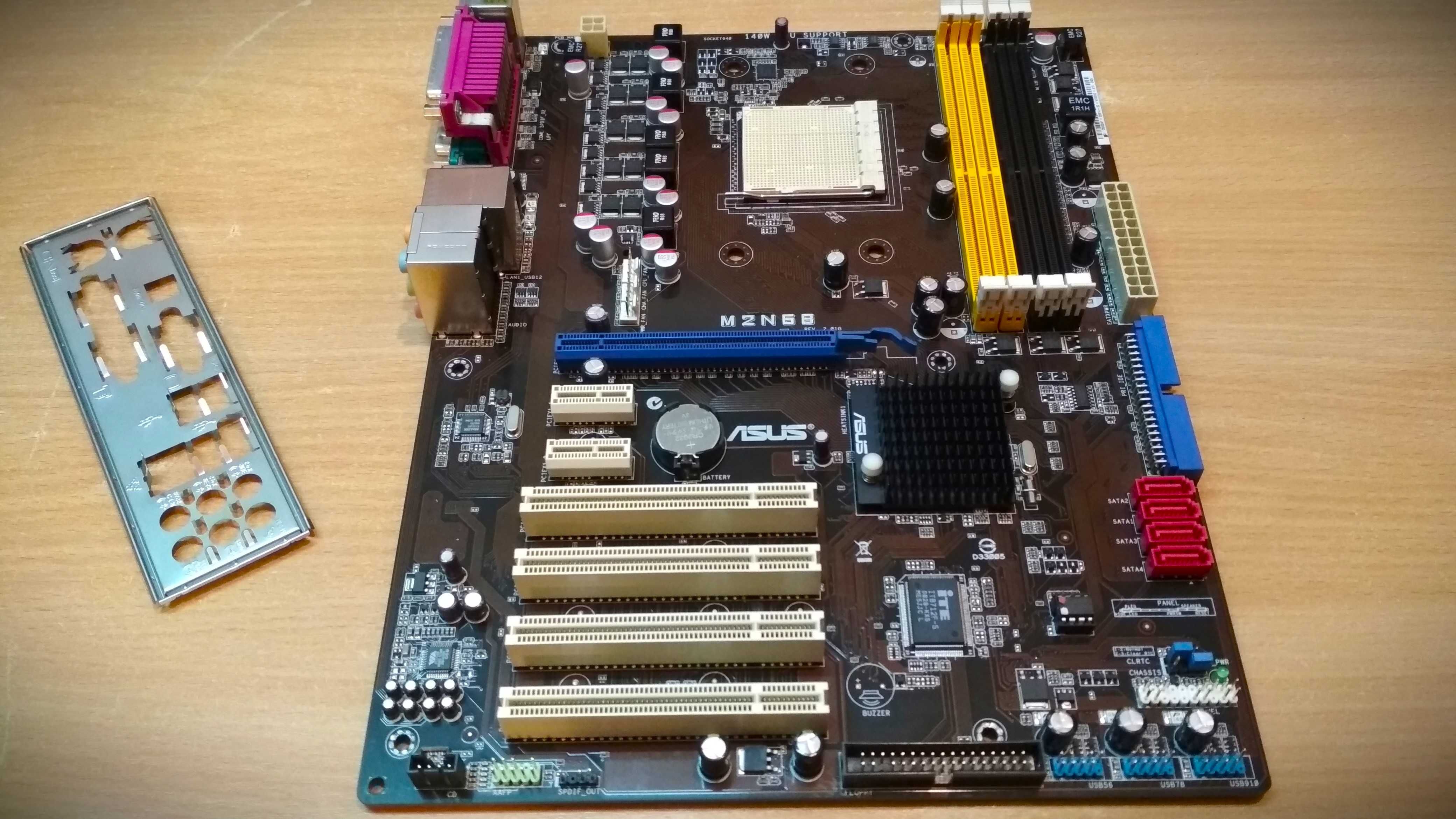 Материнська плата Asus повністю робоча потрібен Bios