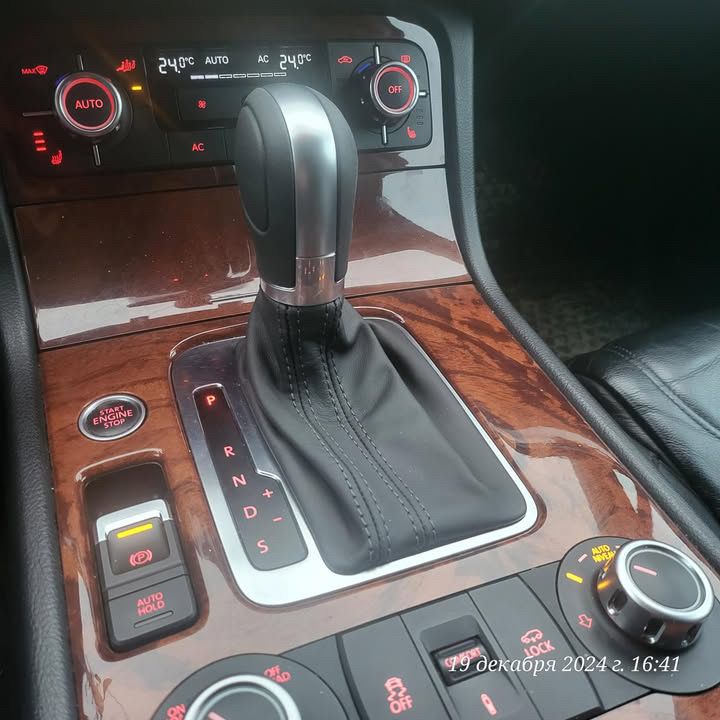 Ручка акпп з чохлом Фольцваген Туарег НФ 2010-2018 Touareg MK 2 Aisin