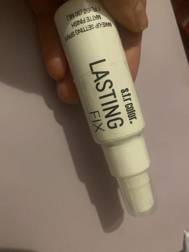 Spray do utrwalenia makijażu lasting sync