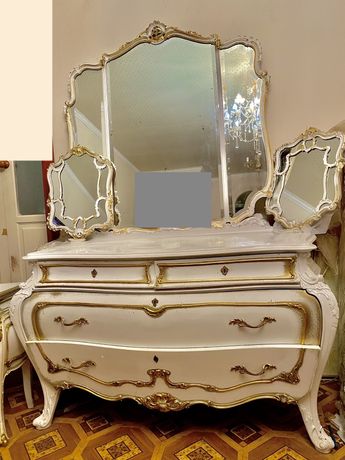 Комод антикварный с зеркалом, деревянный,в спальню или ванную, Италия.