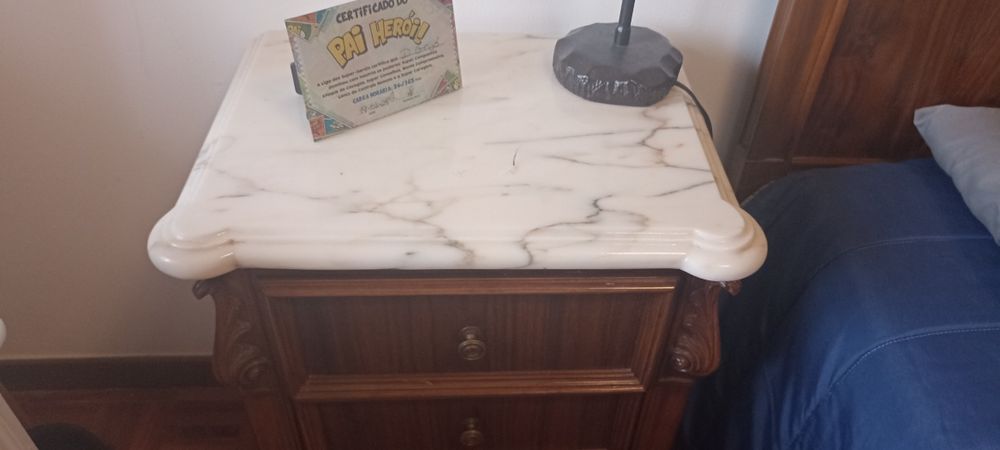 Cama e mesinhas vintage